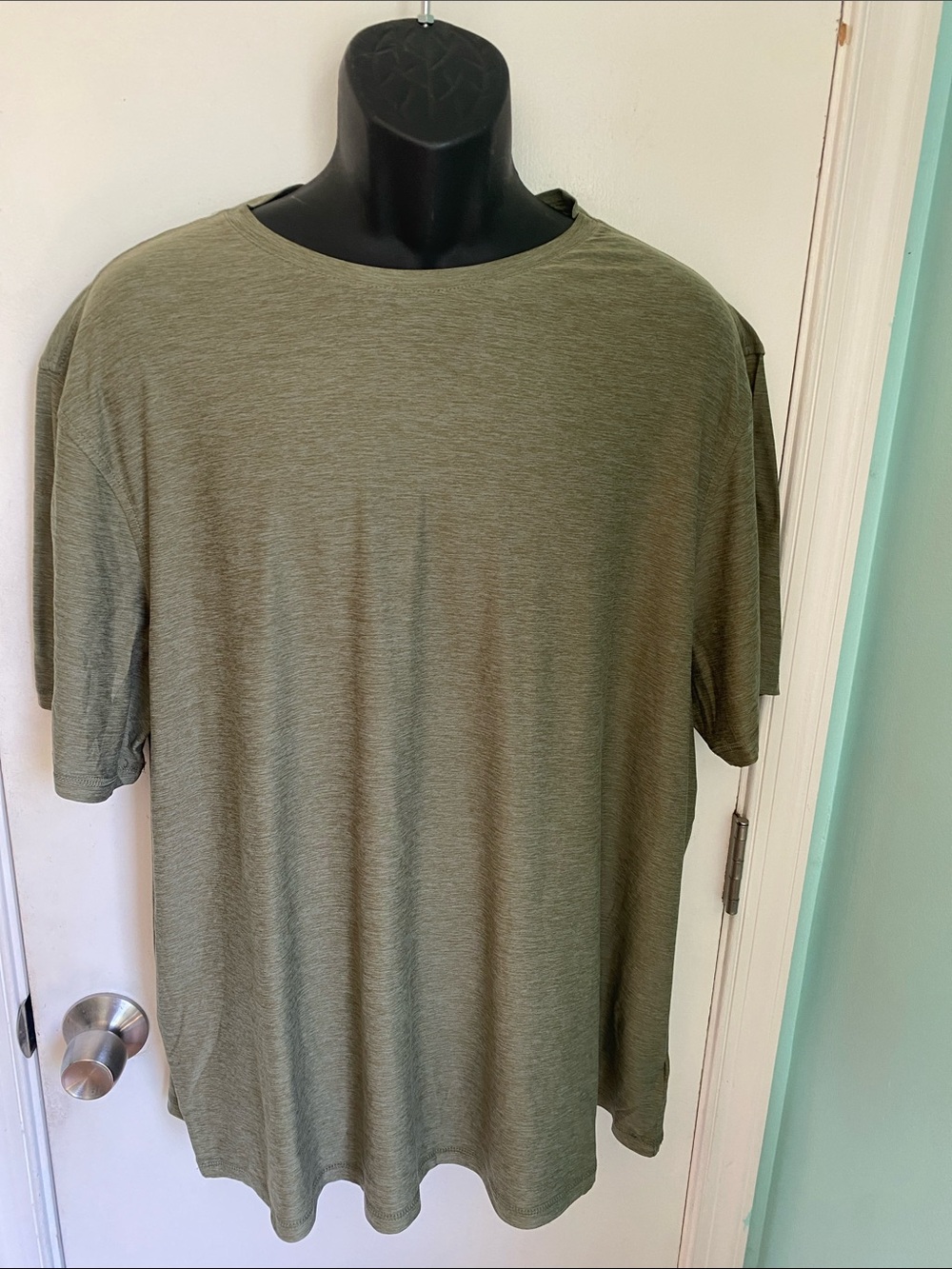 Outdoor Voices Men's Olive Green Crew Neck Short Sleeve Tee
